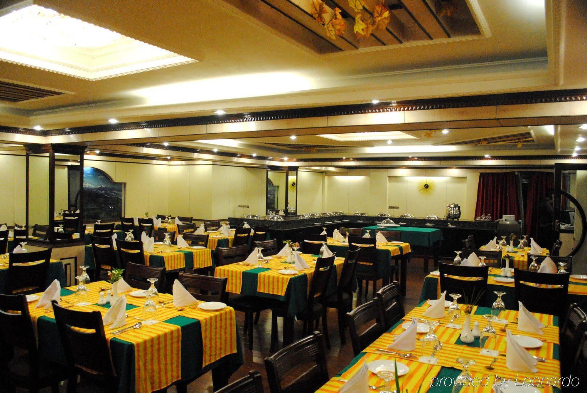 R.J.Resorts Darjeeling  Restaurant bilde